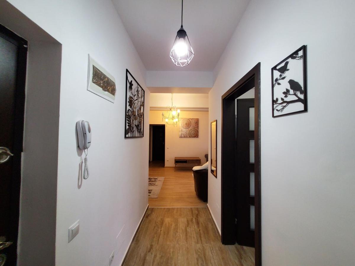 Morii Lake Apartment Bukares Bagian luar foto