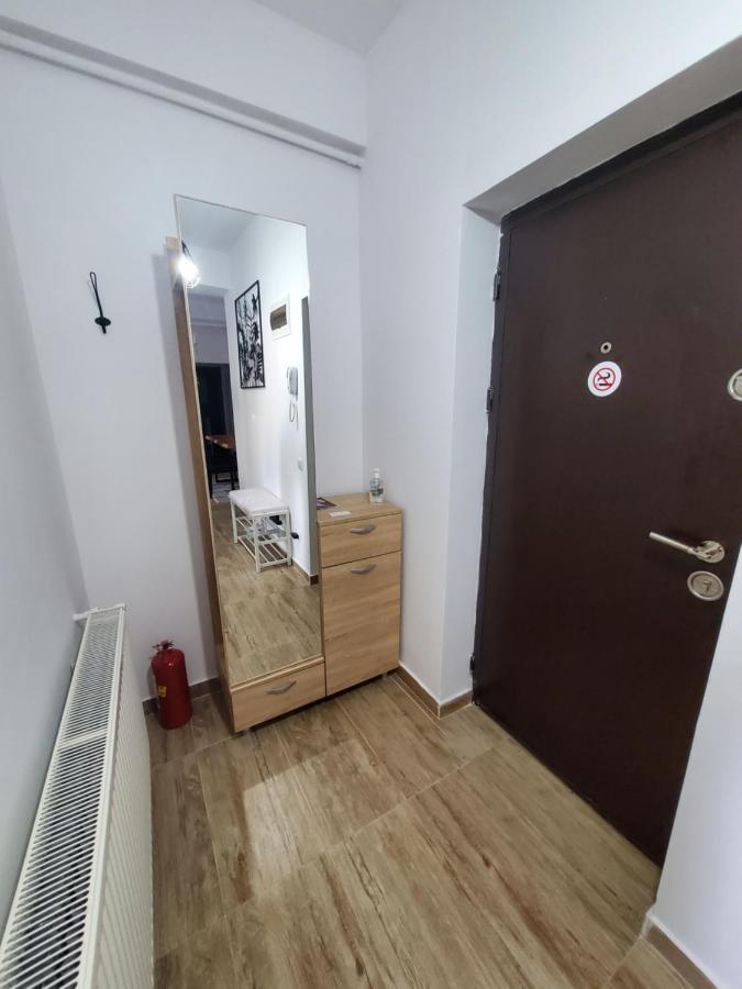 Morii Lake Apartment Bukares Bagian luar foto