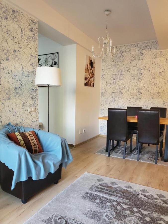 Morii Lake Apartment Bukares Bagian luar foto