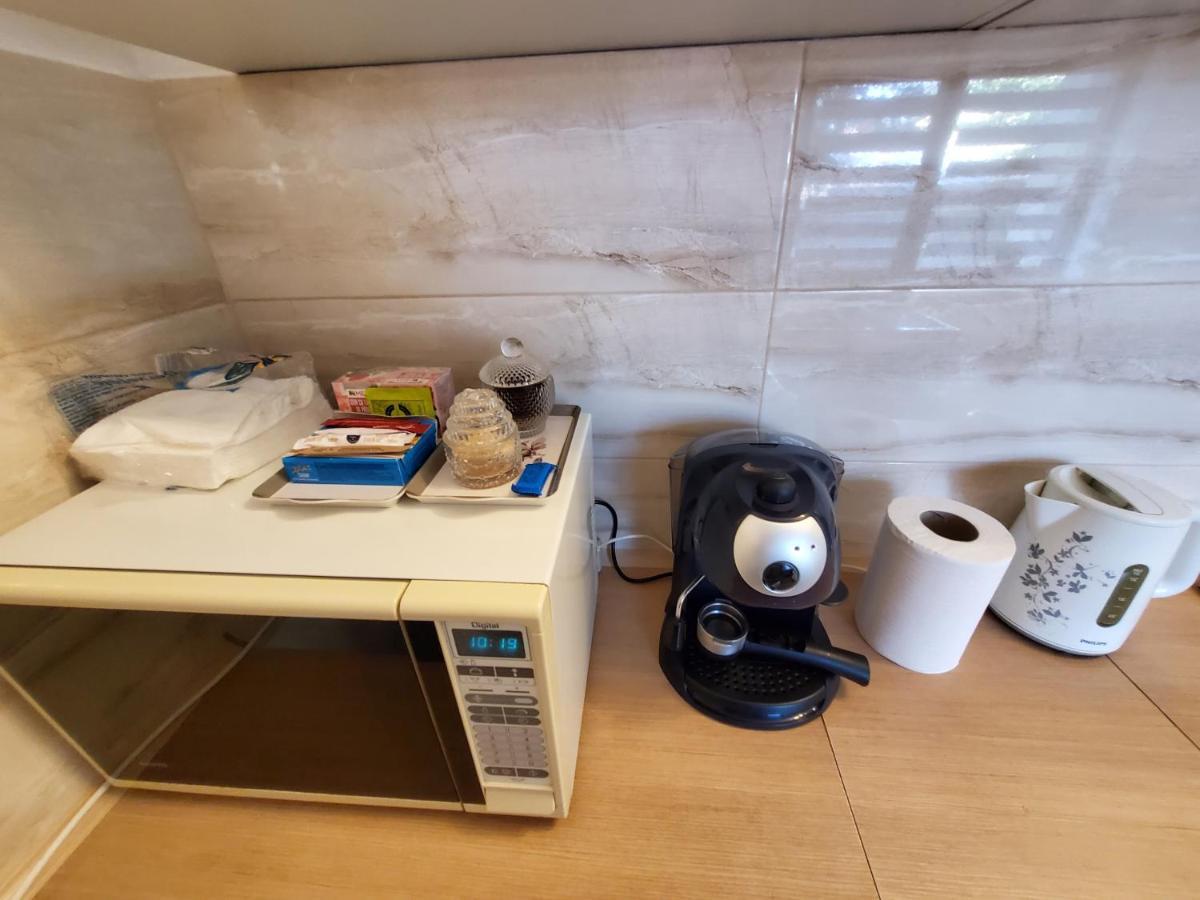 Morii Lake Apartment Bukares Bagian luar foto